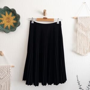 Classiques Entier Petites Black Pleated Wool Blend Midi Skirt Size 4P